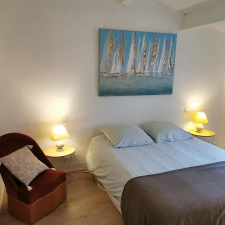 Gites, D'hotes La Maison D'amis Пюильборо