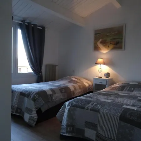 Gites, D'hotes La Maison D'amis Дом отдыха Пюильборо